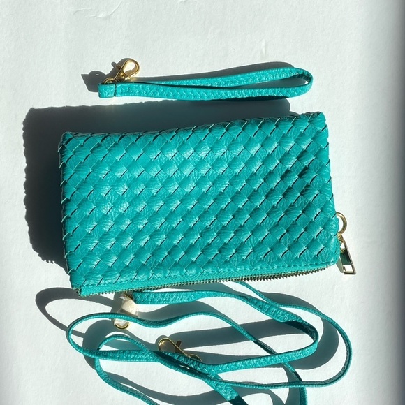 Convertible Crossbody Wristlet Clutch NWOT - Picture 9 of 10